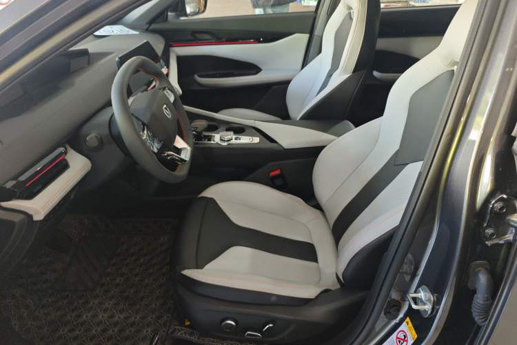 Used CHANGAN UNI-V iDD 2024 Blue Whale Smart Electric iDD 136km Luxury Model Left Front Seat