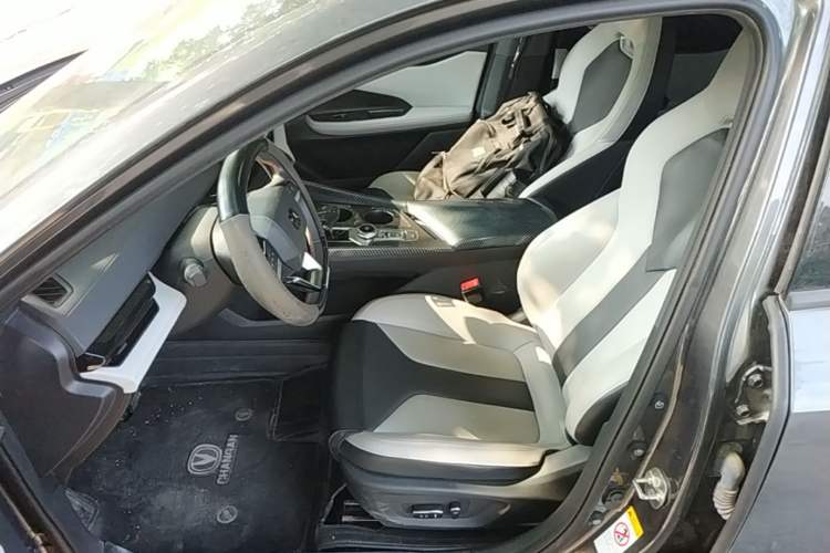 Used CHANGAN UNI-V iDD 2024 Blue Whale Smart Electric iDD 136km ZhiKu Model Left Front Seat
