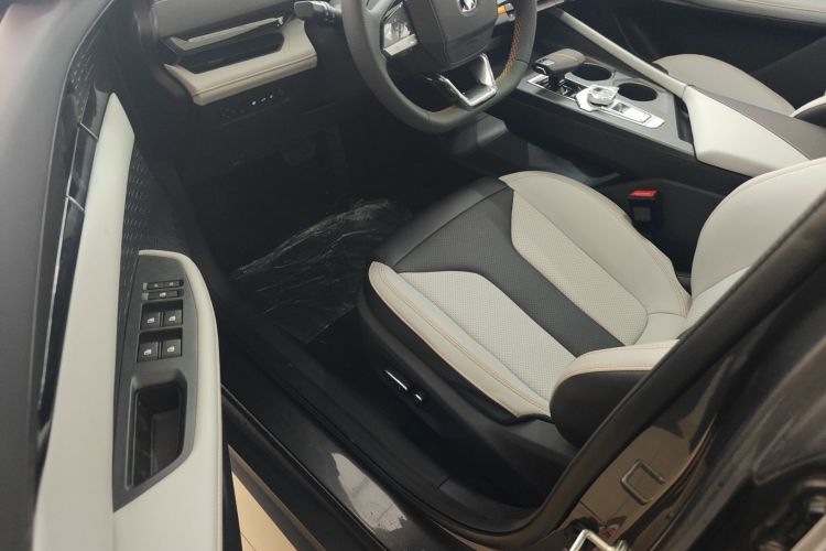 Used CHANGAN UNI-V iDD 2024 Blue Whale Smart Electric iDD 136km ZhiKu Model Left Front Seat