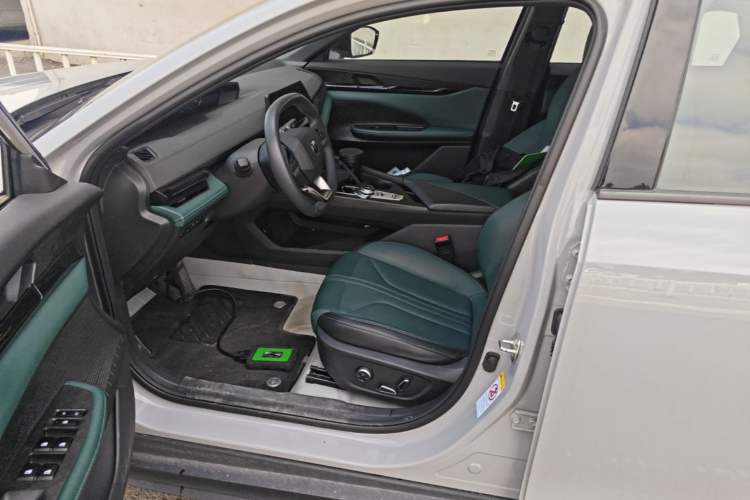 Used CHANGAN UNI-V iDD 2024 Blue Whale Smart Electric iDD 136km Luxury Model Left Front Seat