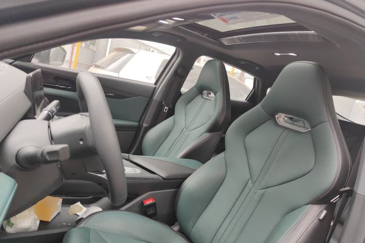 Used CHANGAN UNI-V iDD 2024 Blue Whale Smart Electric iDD 136km ZhiKu Model Left Front Seat
