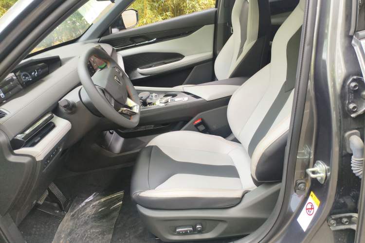 Used CHANGAN UNI-V iDD 2024 Blue Whale Smart Electric iDD 136km ZhiKu Model Left Front Seat