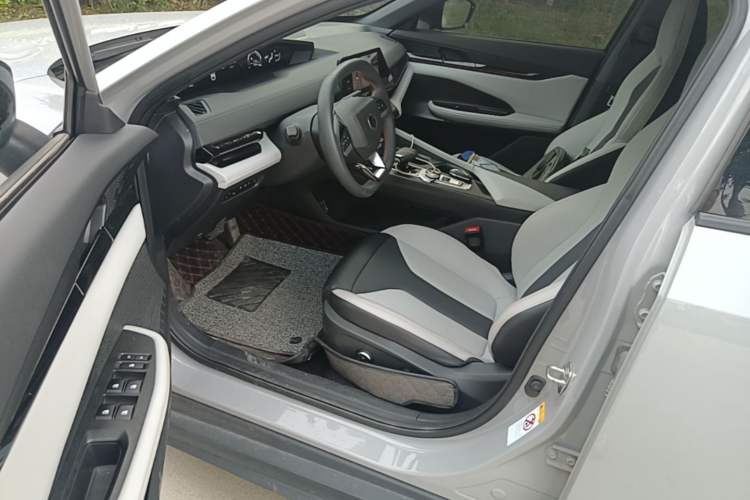 Used CHANGAN UNI-V iDD 2024 Blue Whale Smart Electric iDD 136km Luxury Model Left Front Seat
