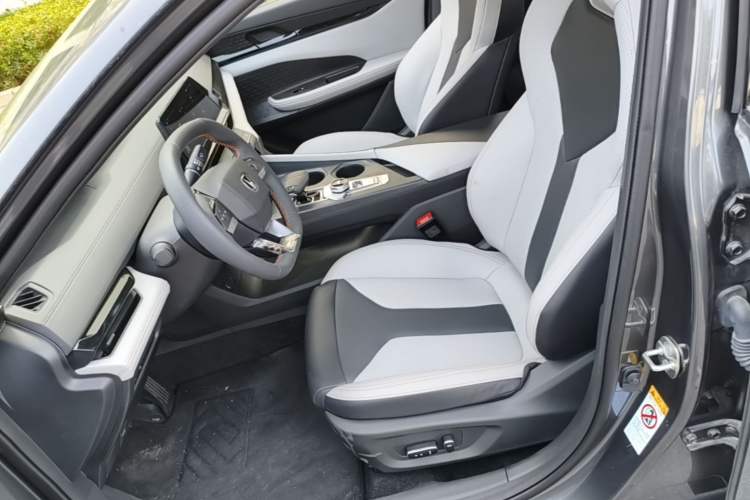 Used CHANGAN UNI-V iDD 2024 Blue Whale Smart Electric iDD 136km ZhiKu Model Left Front Seat