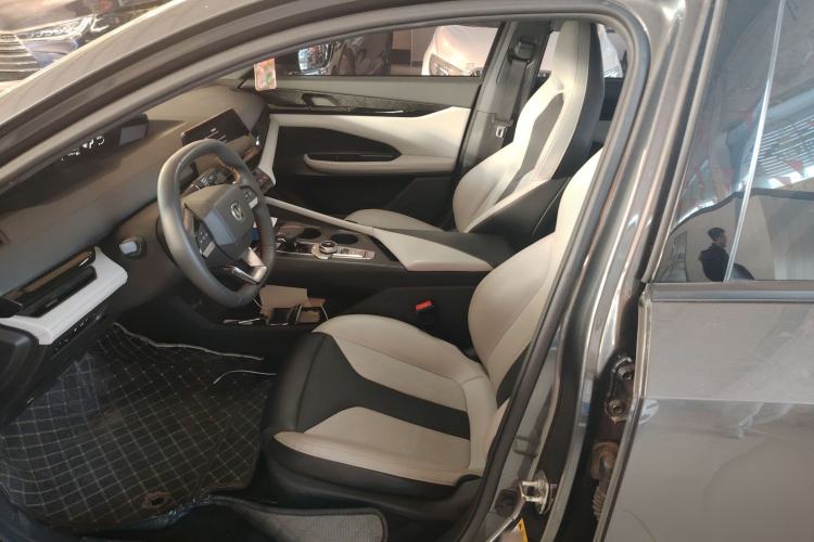 Used CHANGAN UNI-V iDD 2024 Blue Whale Smart Electric iDD 136km ZhiKu Model Left Front Seat