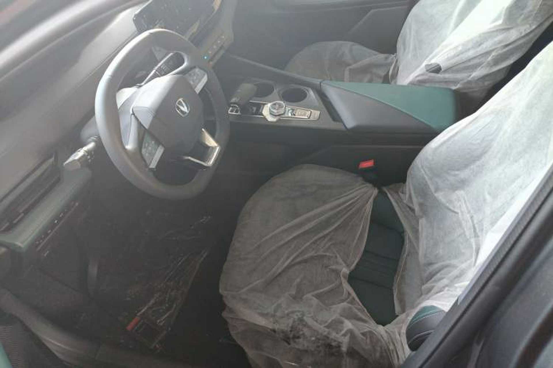 Used CHANGAN UNI-V iDD 2024 Blue Whale Smart Electric iDD 136km ZhiKu Model Left Front Seat