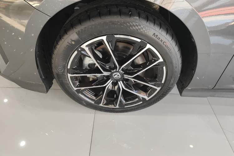 Used CHANGAN UNI-V iDD 2024 Blue Whale Smart Electric iDD 136km Luxury Model Left Front Wheel Hub