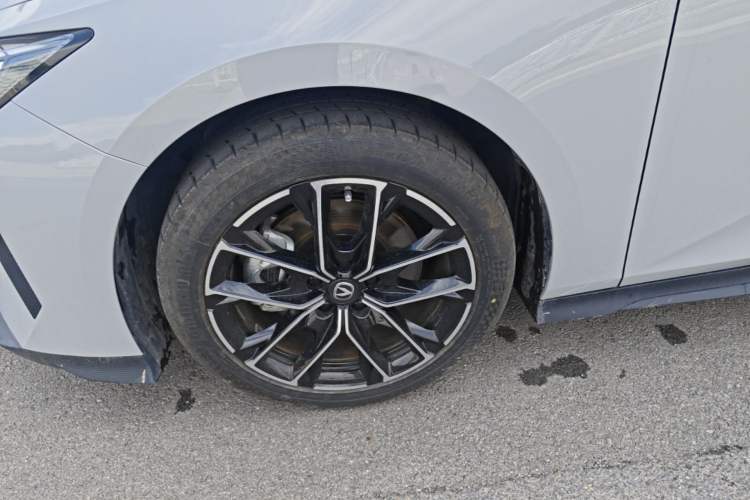 Used CHANGAN UNI-V iDD 2024 Blue Whale Smart Electric iDD 136km Luxury Model Left Front Wheel Hub