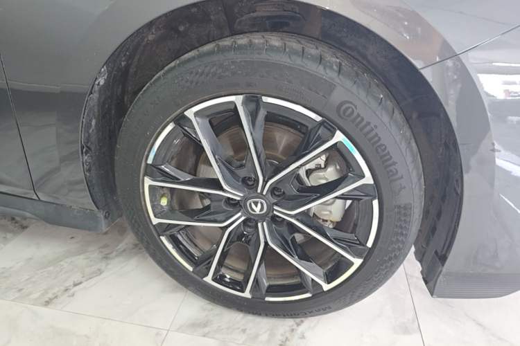 Used CHANGAN UNI-V iDD 2024 Blue Whale Smart Electric iDD 136km ZhiKu Model Left Front Wheel Hub