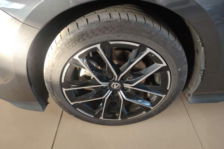 Used CHANGAN UNI-V iDD 2024 Blue Whale Smart Electric iDD 136km ZhiKu Model Left Front Wheel Hub