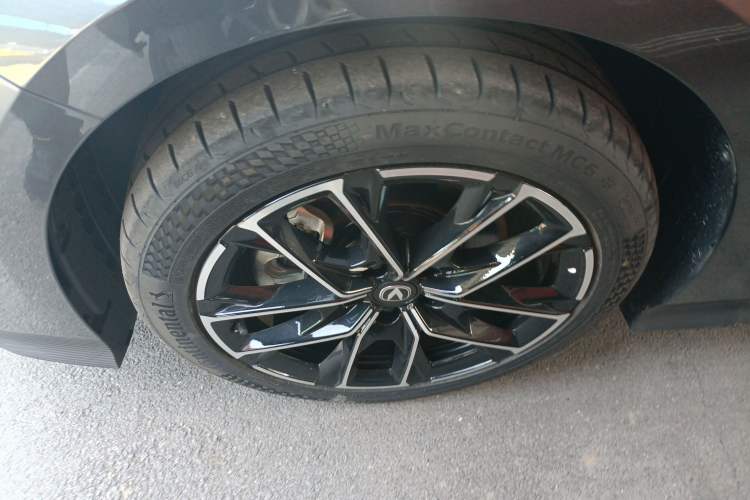 Used CHANGAN UNI-V iDD 2024 Blue Whale Smart Electric iDD 136km ZhiKu Model Left Front Wheel Hub