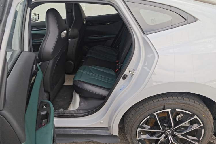Used CHANGAN UNI-V iDD 2024 Blue Whale Smart Electric iDD 136km Luxury Model Left Rear Seat