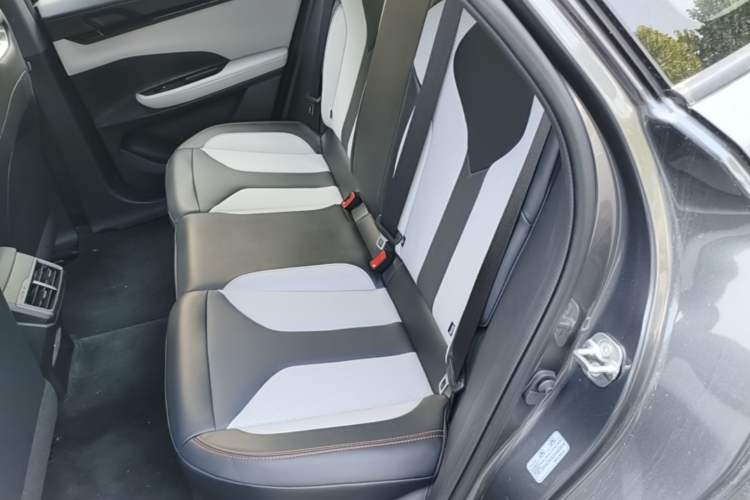 Used CHANGAN UNI-V iDD 2024 Blue Whale Smart Electric iDD 136km ZhiKu Model Left Rear Seat