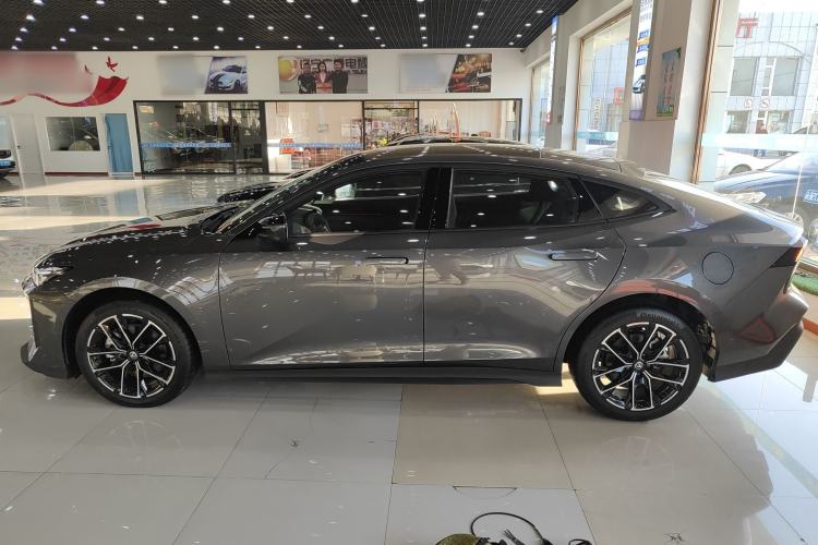 Used CHANGAN UNI-V iDD 2024 Blue Whale Smart Electric iDD 136km Luxury Model Left Side