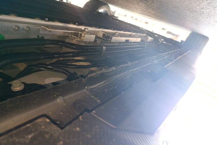 Used CHANGAN UNI-V iDD 2024 Blue Whale Smart Electric iDD 136km ZhiKu Model Left Side Sill
