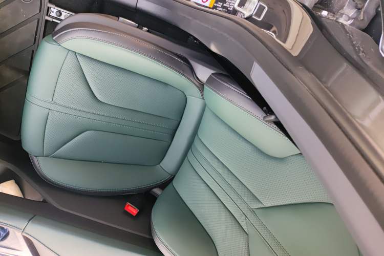 Used CHANGAN UNI-V iDD 2024 Blue Whale Smart Electric iDD 136km ZhiKu Model Right Front Seat
