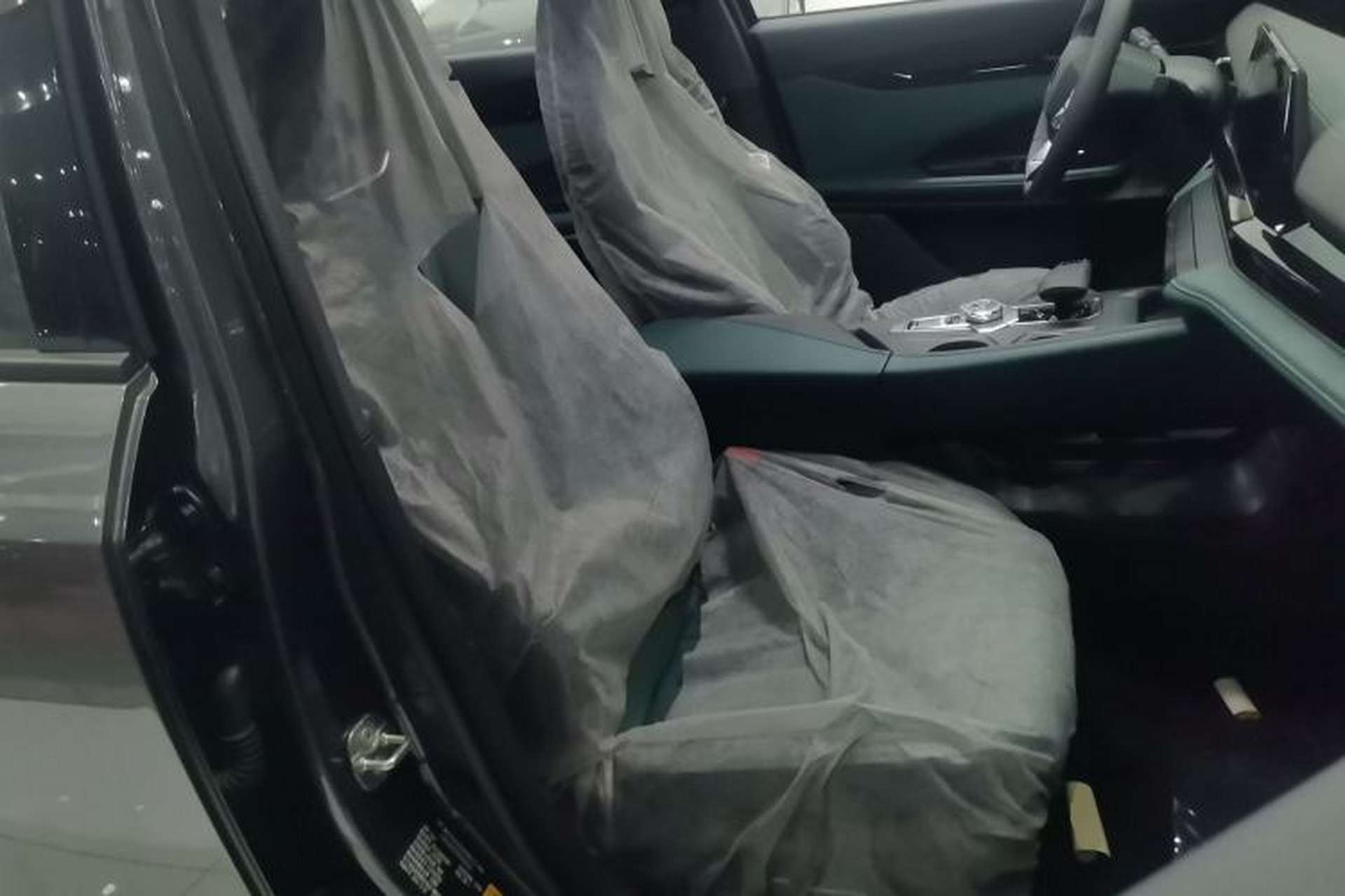 Used CHANGAN UNI-V iDD 2024 Blue Whale Smart Electric iDD 136km ZhiKu Model Right Front Seat