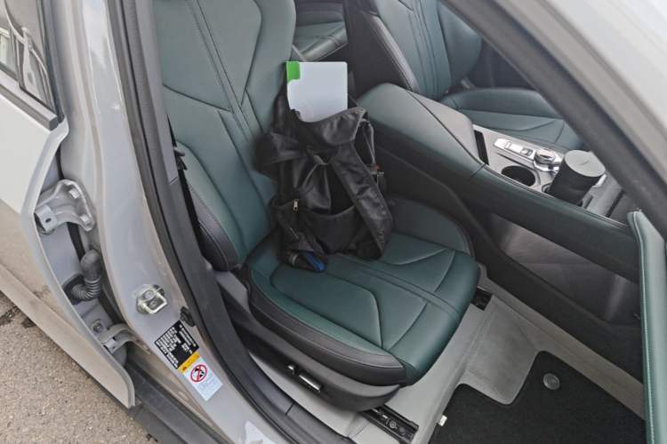 Used CHANGAN UNI-V iDD 2024 Blue Whale Smart Electric iDD 136km Luxury Model Right Front Seat