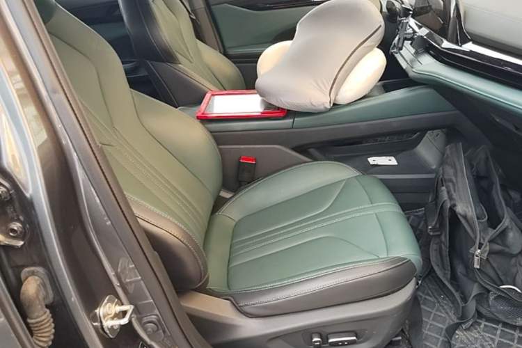 Used CHANGAN UNI-V iDD 2024 Blue Whale Smart Electric iDD 136km Luxury Model Right Front Seat