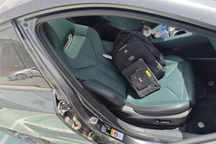 Used CHANGAN UNI-V iDD 2024 Blue Whale Smart Electric iDD 136km Luxury Model Right Front Seat