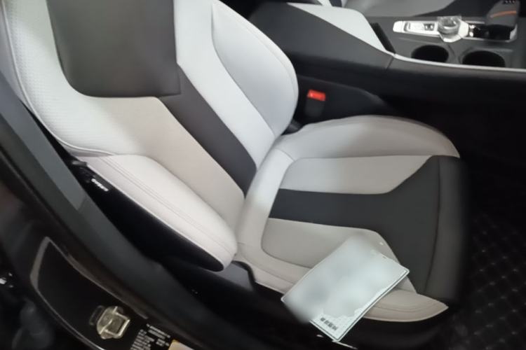 Used CHANGAN UNI-V iDD 2024 Blue Whale Smart Electric iDD 136km Luxury Model Right Front Seat