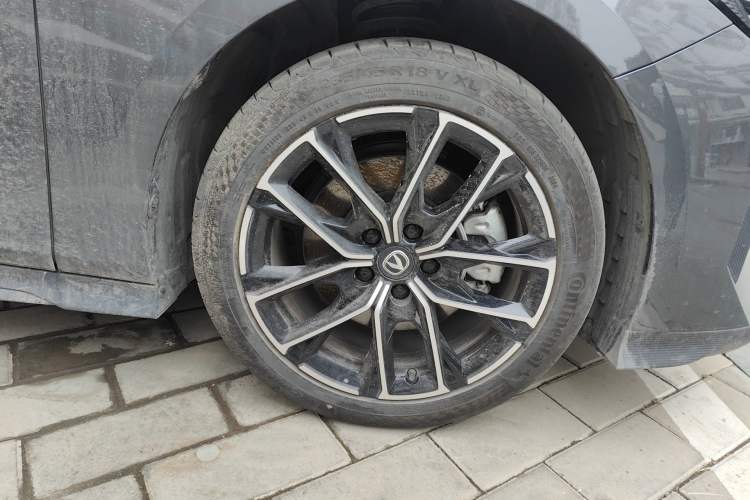 Used CHANGAN UNI-V iDD 2024 Blue Whale Smart Electric iDD 136km ZhiKu Model Right Front Wheel Hub