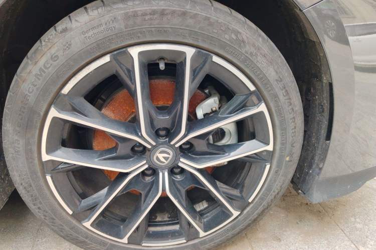 Used CHANGAN UNI-V iDD 2024 Blue Whale Smart Electric iDD 136km ZhiKu Model Right Front Wheel Hub