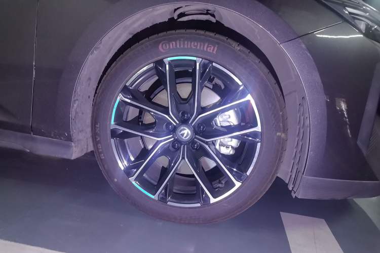 Used CHANGAN UNI-V iDD 2024 Blue Whale Smart Electric iDD 136km Luxury Model Right Front Wheel Hub