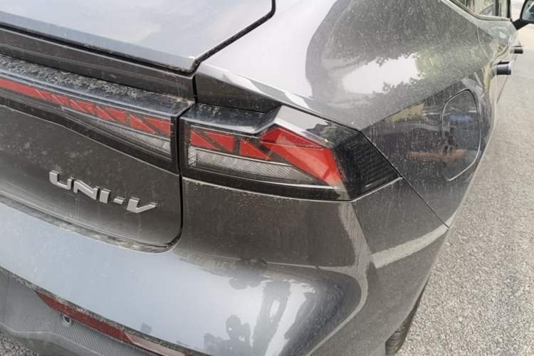 Used CHANGAN UNI-V iDD 2024 Blue Whale Smart Electric iDD 136km ZhiKu Model Right Rear Taillight