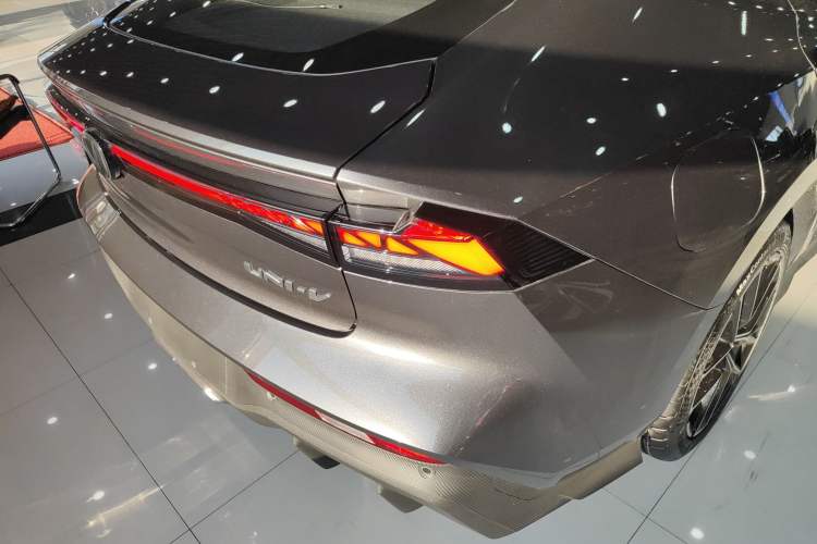 Used CHANGAN UNI-V iDD 2024 Blue Whale Smart Electric iDD 136km Luxury Model Right Rear Taillight