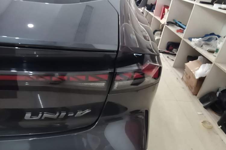 Used CHANGAN UNI-V iDD 2024 Blue Whale Smart Electric iDD 136km Luxury Model Right Rear Taillight