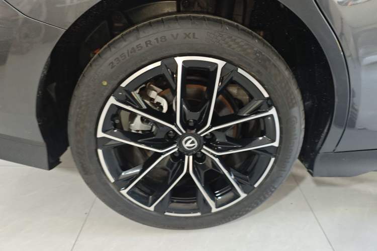 Used CHANGAN UNI-V iDD 2024 Blue Whale Smart Electric iDD 136km Luxury Model Right Rear Wheel Hub