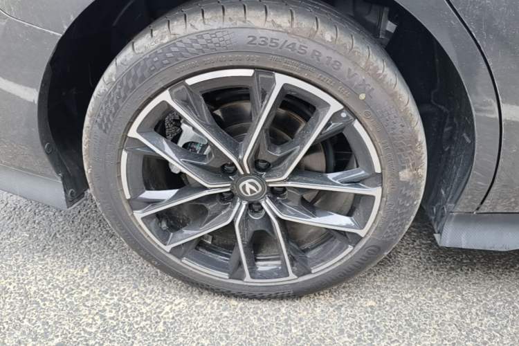 Used CHANGAN UNI-V iDD 2024 Blue Whale Smart Electric iDD 136km ZhiKu Model Right Rear Wheel Hub