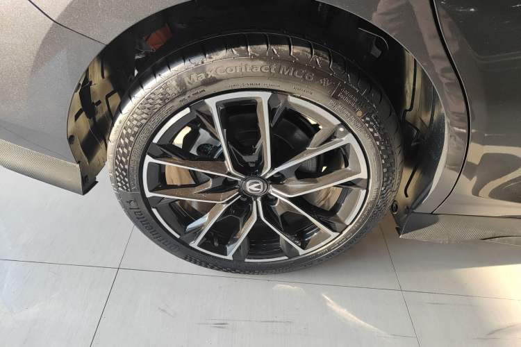 Used CHANGAN UNI-V iDD 2024 Blue Whale Smart Electric iDD 136km Luxury Model Right Rear Wheel Hub