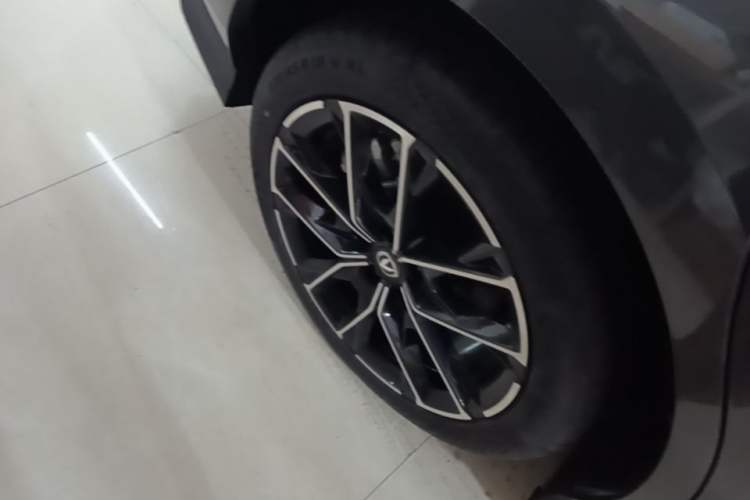 Used CHANGAN UNI-V iDD 2024 Blue Whale Smart Electric iDD 136km Luxury Model Right Rear Wheel Hub