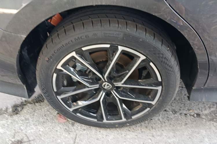 Used CHANGAN UNI-V iDD 2024 Blue Whale Smart Electric iDD 136km Luxury Model Right Rear Wheel Hub