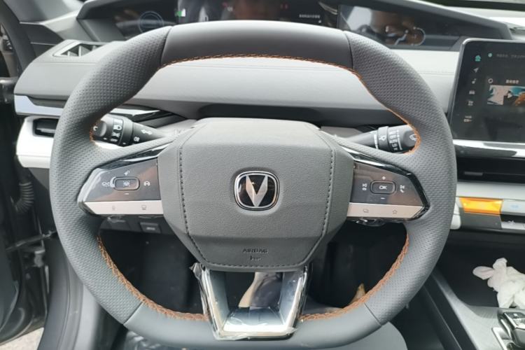 Used CHANGAN UNI-V iDD 2024 Blue Whale Smart Electric iDD 136km ZhiKu Model Steering Wheel