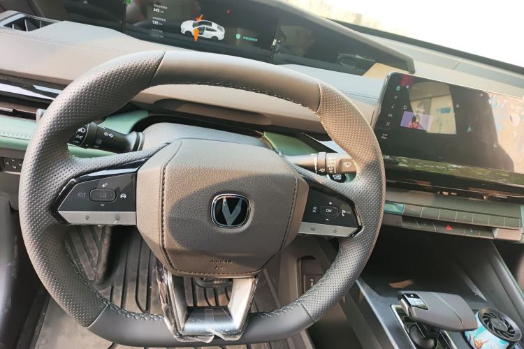 Used CHANGAN UNI-V iDD 2024 Blue Whale Smart Electric iDD 136km ZhiKu Model Steering Wheel