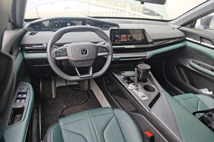 Used CHANGAN UNI-V iDD 2024 Blue Whale Smart Electric iDD 136km Luxury Model Steering Wheel