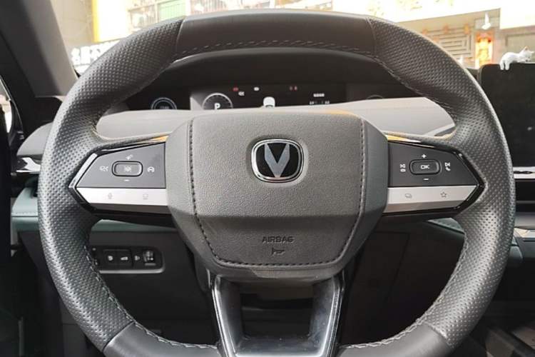 Used CHANGAN UNI-V iDD 2024 Blue Whale Smart Electric iDD 136km Luxury Model Steering Wheel