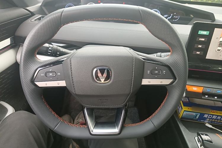 Used CHANGAN UNI-V iDD 2024 Blue Whale Smart Electric iDD 136km Luxury Model Steering Wheel