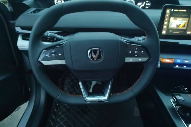 Used CHANGAN UNI-V iDD 2024 Blue Whale Smart Electric iDD 136km ZhiKu Model Steering Wheel