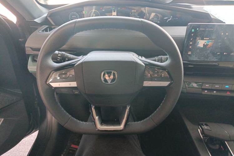 Used CHANGAN UNI-V iDD 2024 Blue Whale Smart Electric iDD 136km ZhiKu Model Steering Wheel