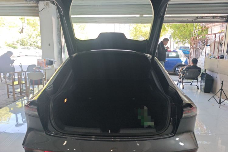 Used CHANGAN UNI-V iDD 2024 Blue Whale Smart Electric iDD 136km Luxury Model Trunk