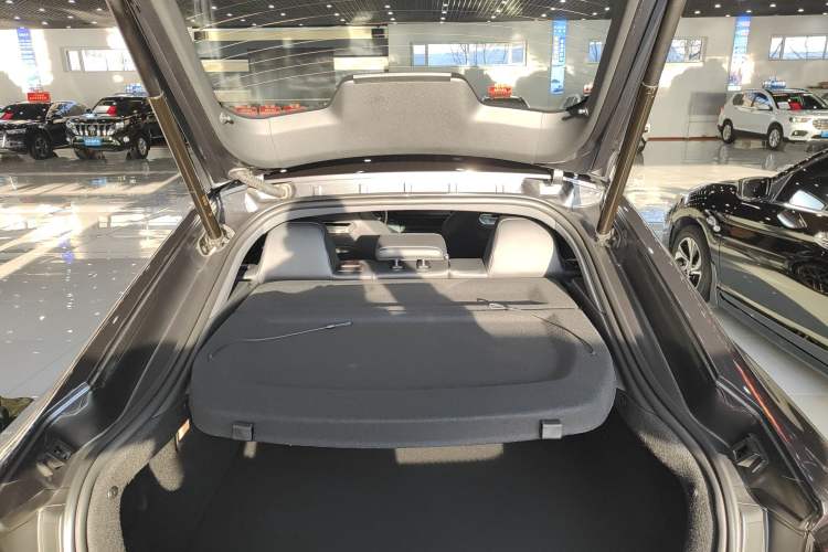 Used CHANGAN UNI-V iDD 2024 Blue Whale Smart Electric iDD 136km Luxury Model Trunk