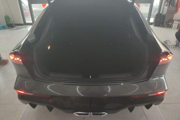 Used CHANGAN UNI-V iDD 2024 Blue Whale Smart Electric iDD 136km ZhiKu Model Trunk