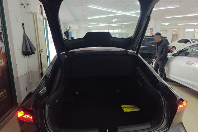 Used CHANGAN UNI-V iDD 2024 Blue Whale Smart Electric iDD 136km ZhiKu Model Trunk