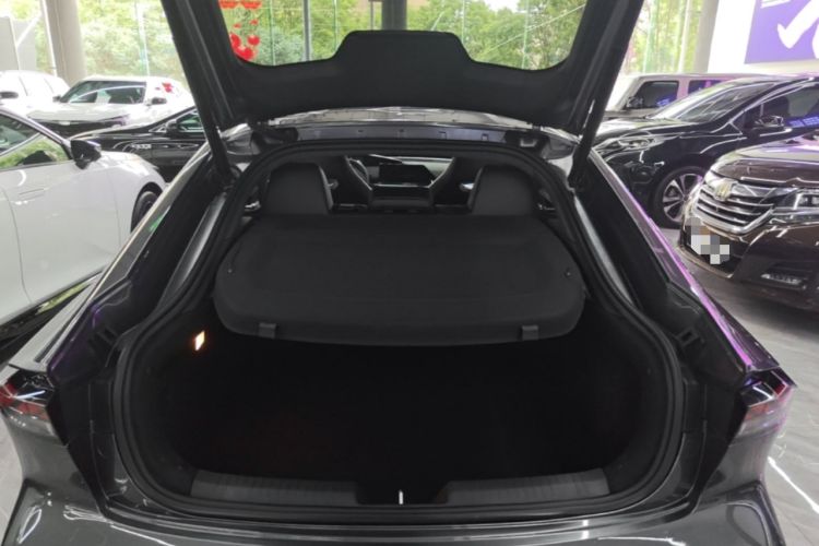 Used CHANGAN UNI-V iDD 2024 Blue Whale Smart Electric iDD 136km Luxury Model Trunk