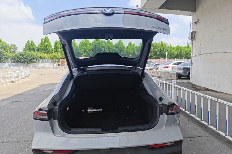 Used CHANGAN UNI-V iDD 2024 Blue Whale Smart Electric iDD 136km Luxury Model Trunk