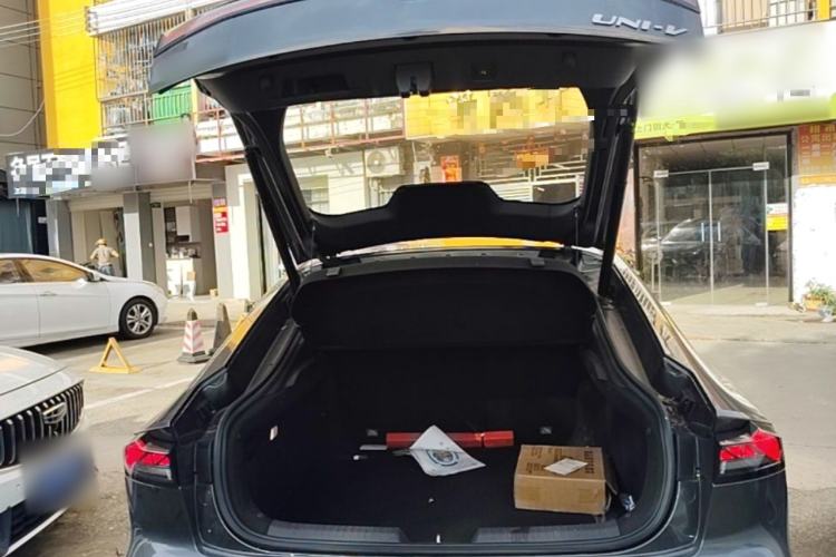 Used CHANGAN UNI-V iDD 2024 Blue Whale Smart Electric iDD 136km Luxury Model Trunk